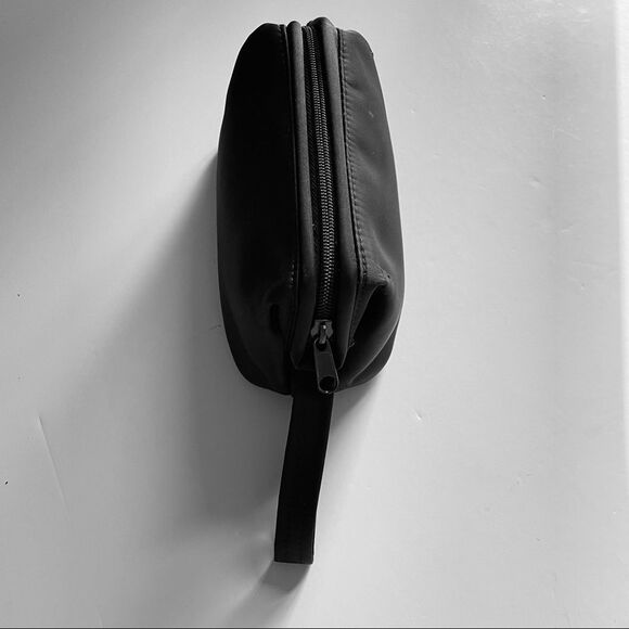 BLACK NYLON DELTA TRAVEL LINE POUCH NEW - Picture 4 of 7